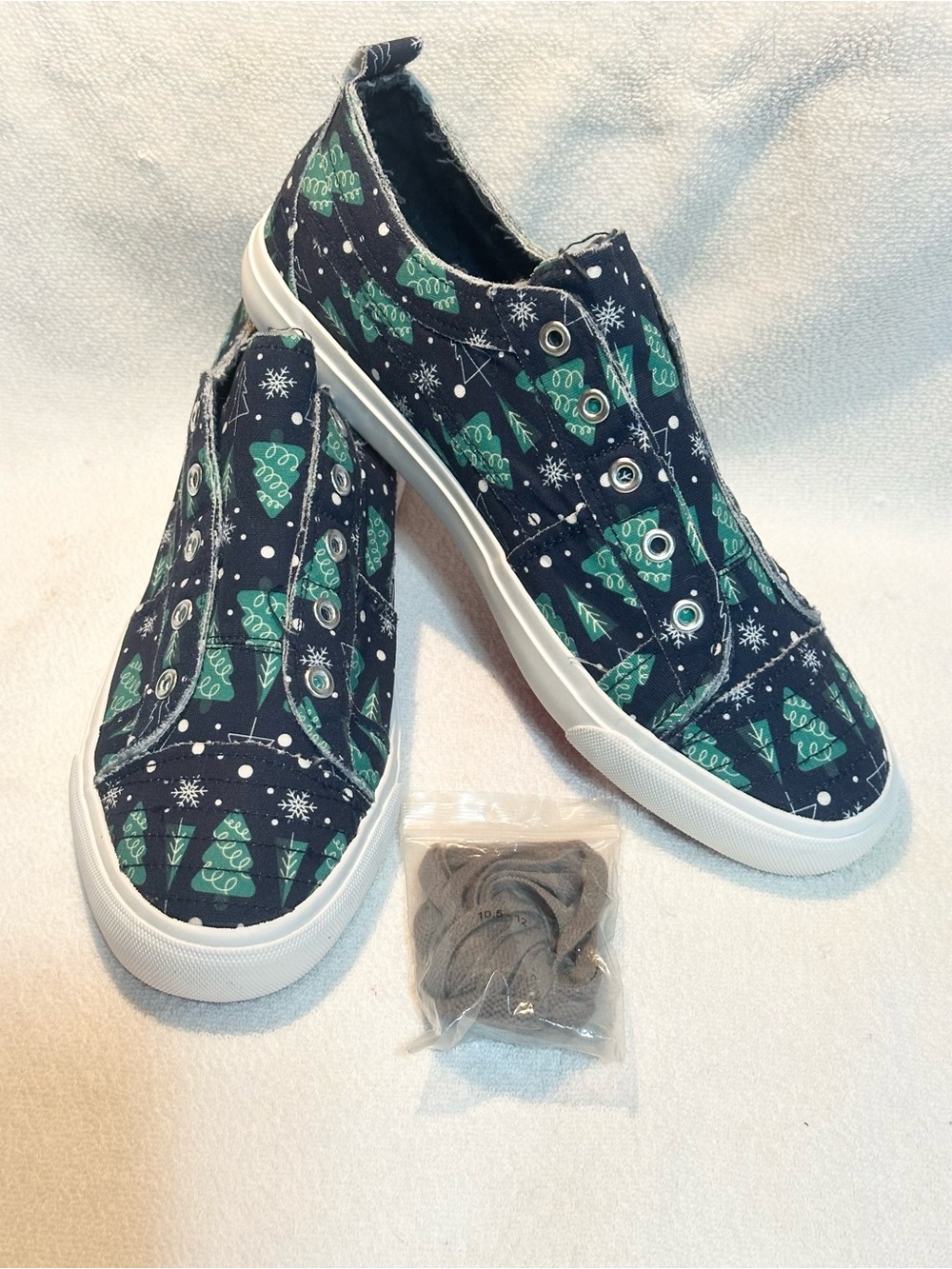 Corkys babalu holiday slip on sneakers size 11 new